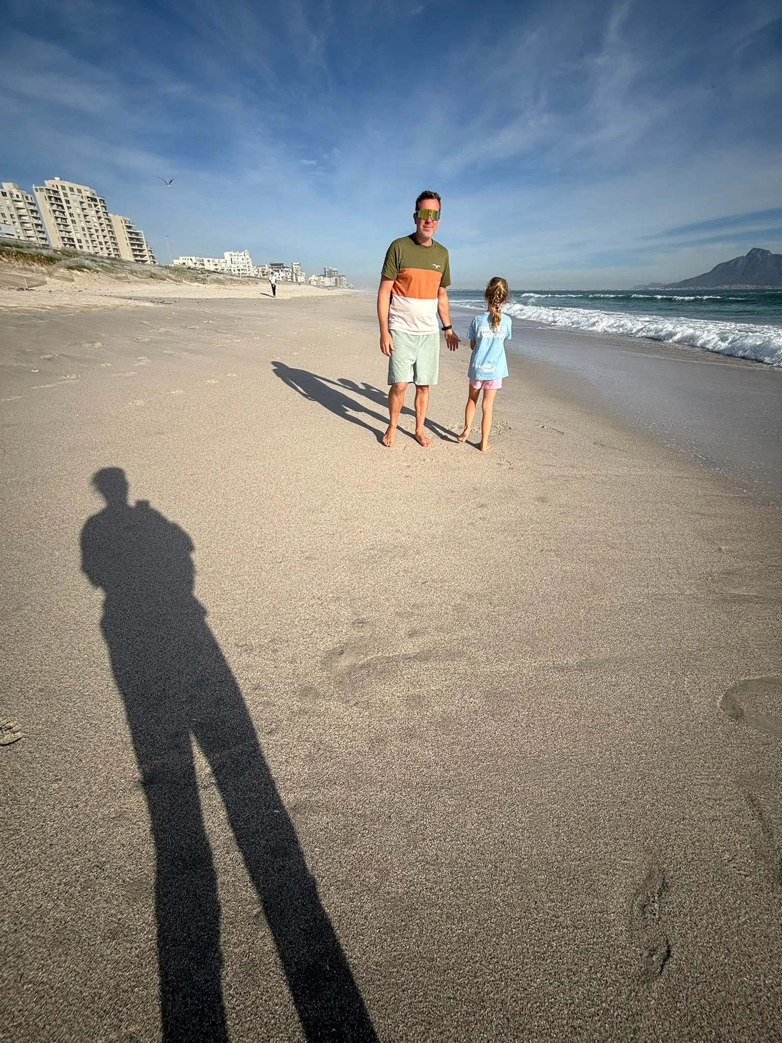 Merle und ihr Vater am Strand