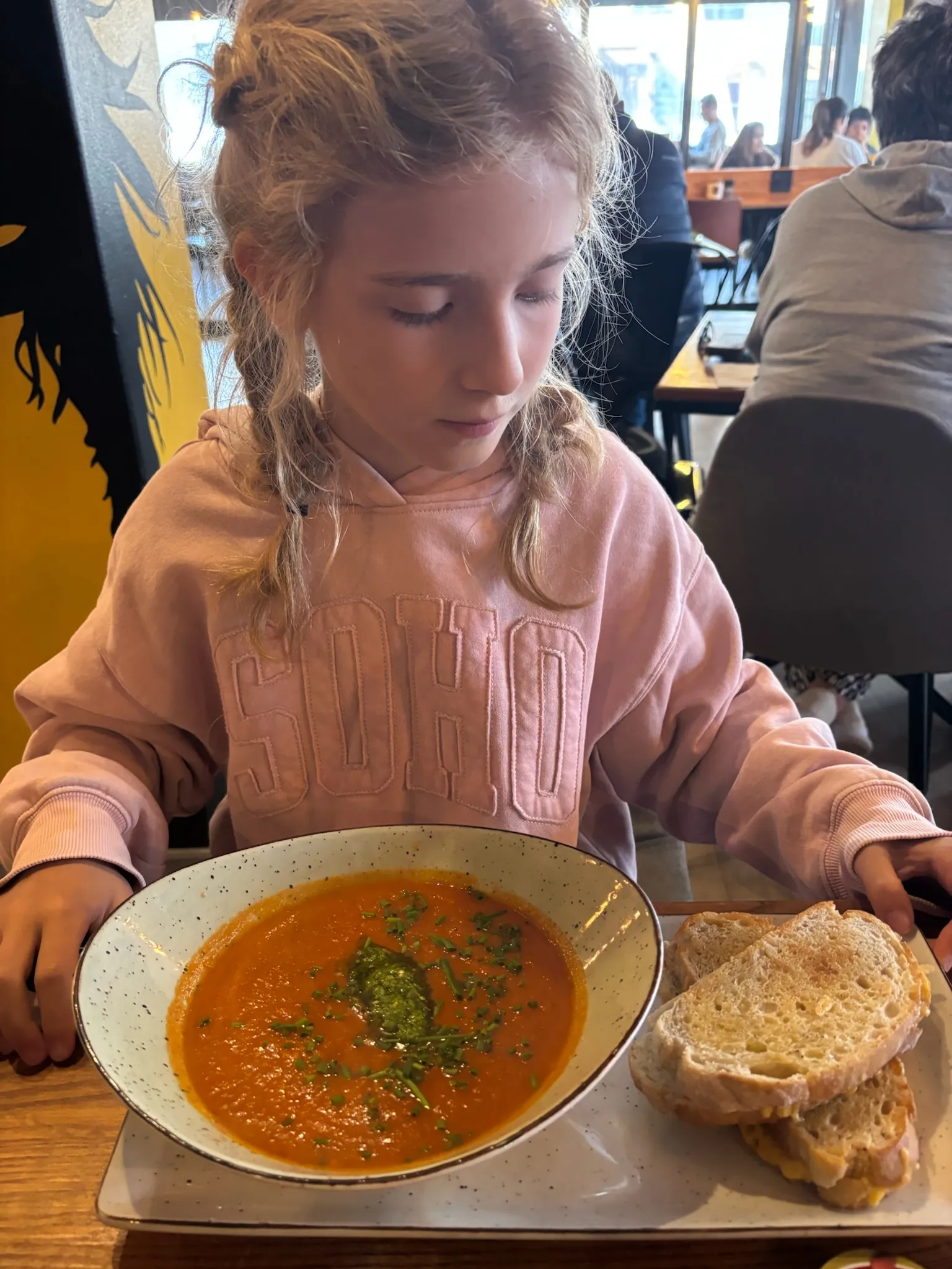 Tomatensuppe mit Brot